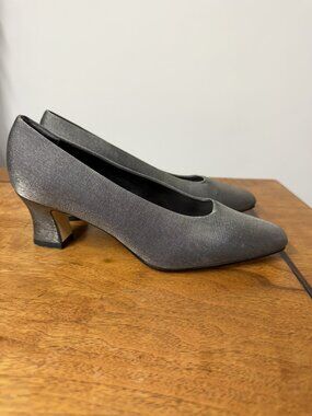 Vtg 90s Calico Women’s 6.5 Metallic Silver Square Toe 2” Heels Pumps Bridgerton